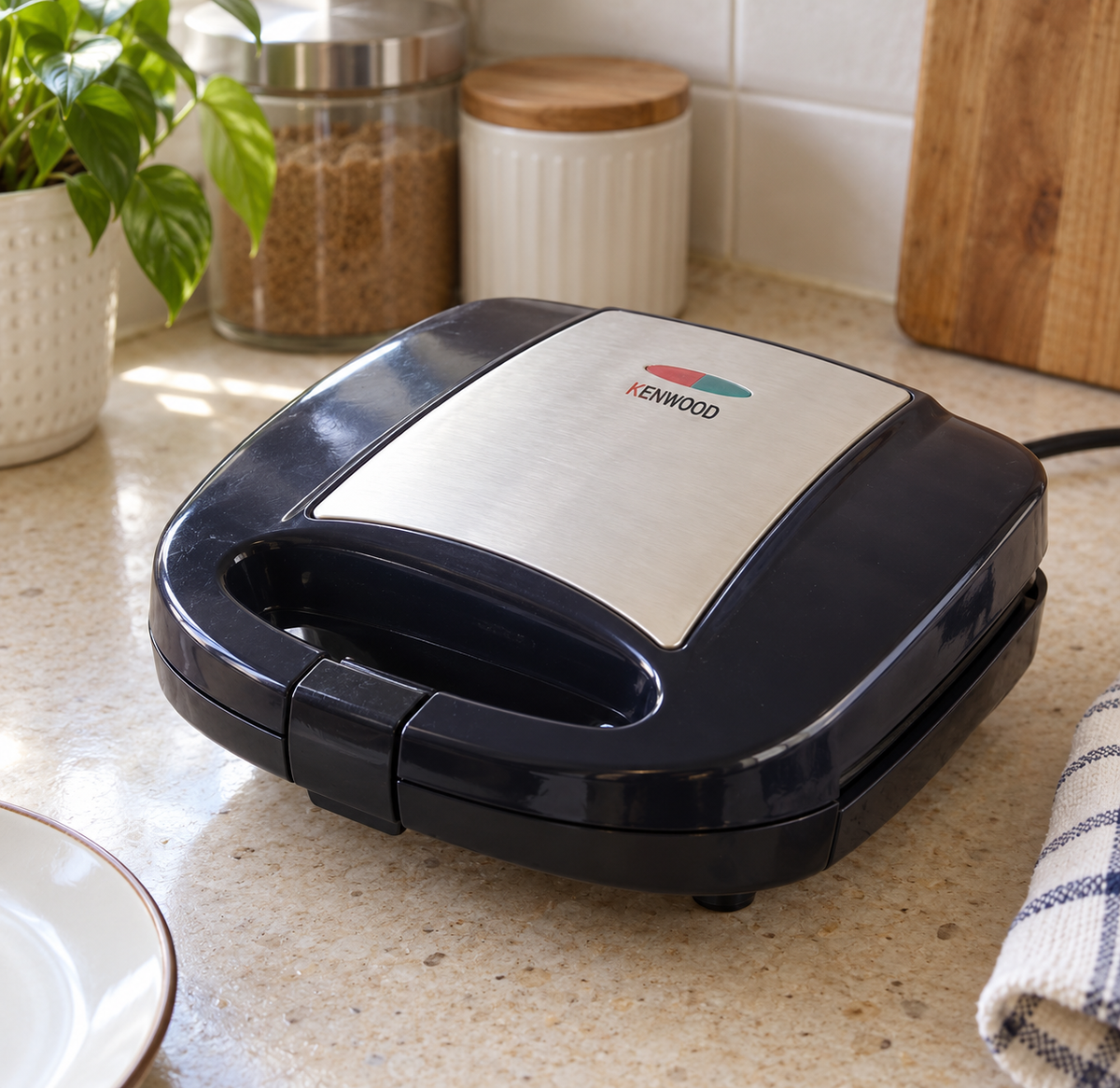 Portable Electric 4 Slice Sandwich Maker: 850W Power, Non-Stick, Double-Sided Heating, Easy to Clean